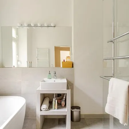 Colorful Flat Near Vibrant Boxhagener Platz דירה *