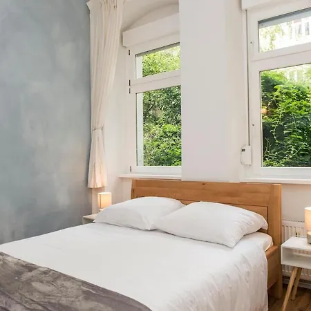 Διαμέρισμα Colorful Flat Near Vibrant Boxhagener Platz Βερολίνο