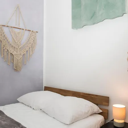 Colorful Flat Near Vibrant Boxhagener Platz Apartament