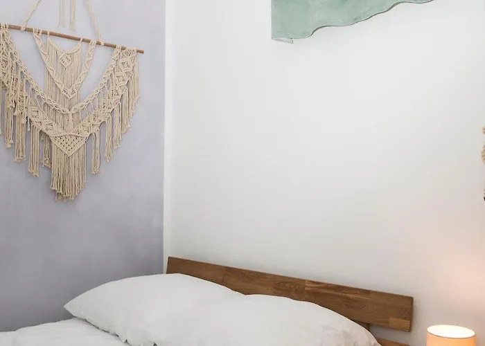 Colorful Flat Near Vibrant Boxhagener Platz شقة