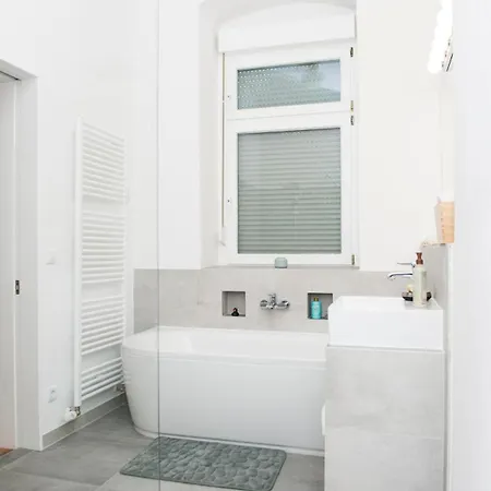 Апартаменты Colorful Flat Near Vibrant Boxhagener Platz *